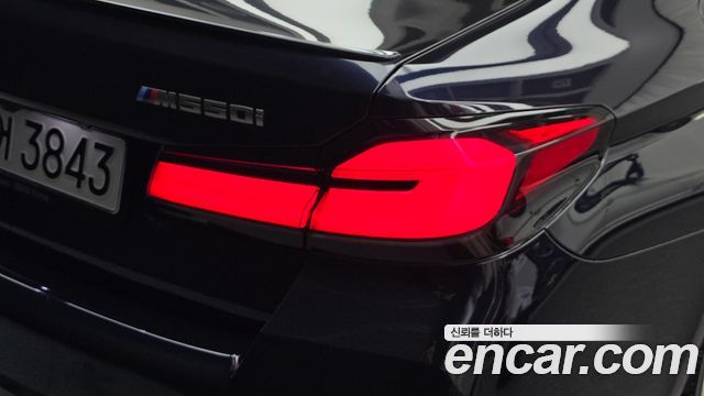 BMW 5-Series 2022 — photo 9