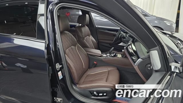 BMW 5-Series 2022 — photo 16