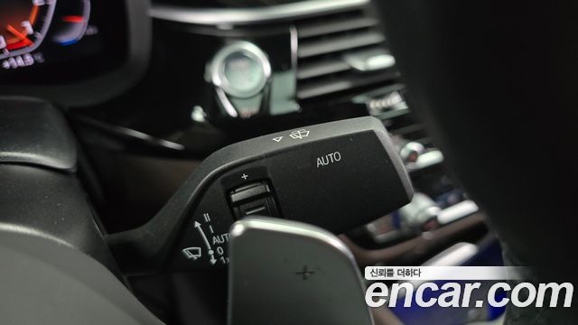 BMW 5-Series 2022 — photo 27