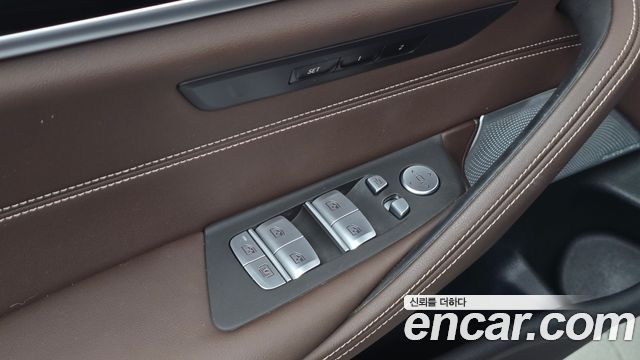 BMW 5-Series 2022 — photo 28