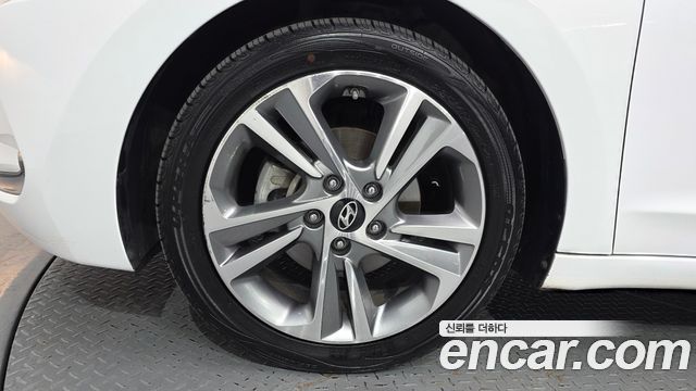 Hyundai AVANTE 2018 — photo 5