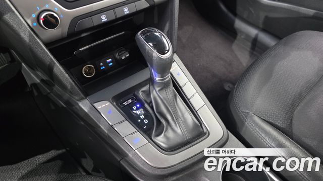Hyundai AVANTE 2018 — photo 9