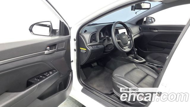 Hyundai AVANTE 2018 — photo 10