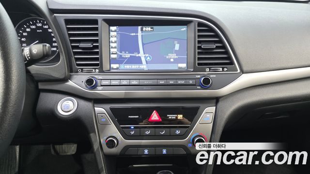 Hyundai AVANTE 2018 — photo 14