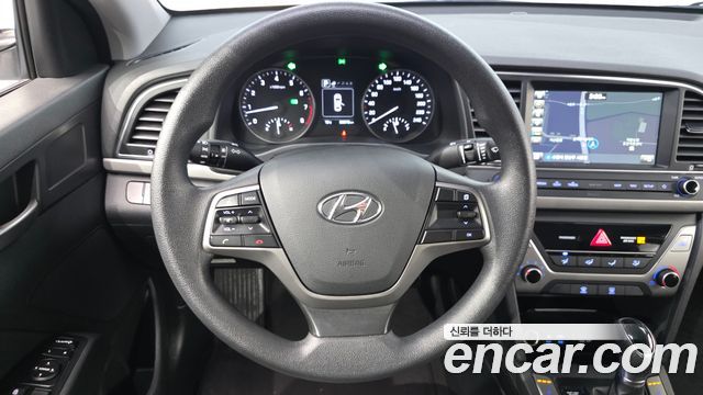 Hyundai AVANTE 2018 — photo 16
