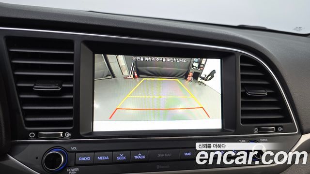 Hyundai AVANTE 2018 — photo 17