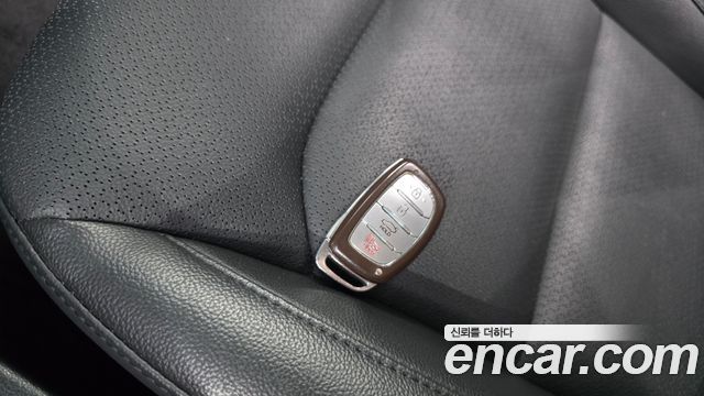 Hyundai AVANTE 2018 — photo 18