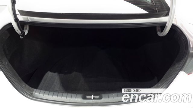 Hyundai AVANTE 2018 — photo 19