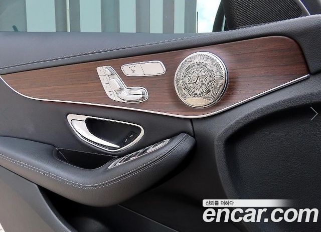 Mercedes-Benz C-Class 2019 — photo 11