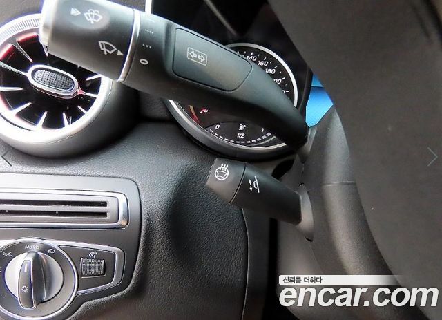 Mercedes-Benz C-Class 2019 — photo 12