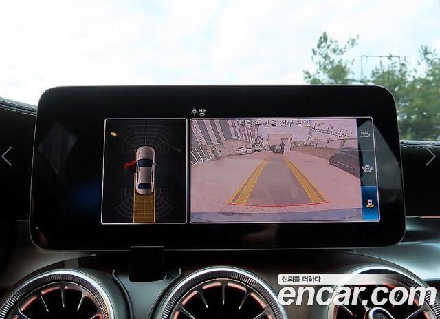 Mercedes-Benz C-Class 2019 — photo 16