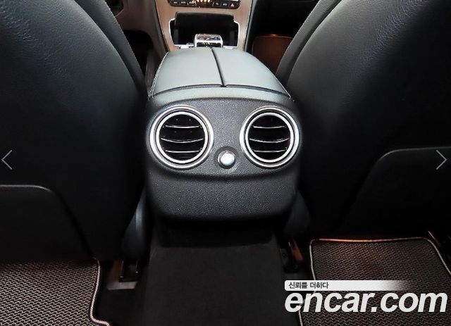 Mercedes-Benz C-Class 2019 — photo 17