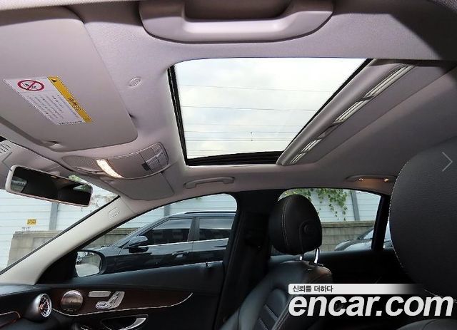 Mercedes-Benz C-Class 2019 — photo 18