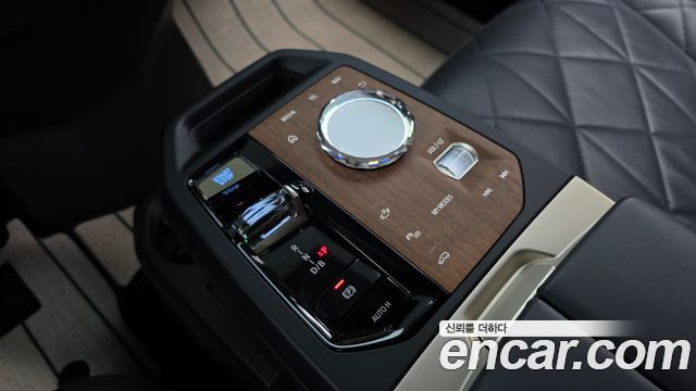 BMW iX 2022 — photo 9