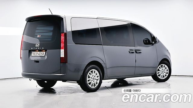 Hyundai Staria 2025 — photo 4