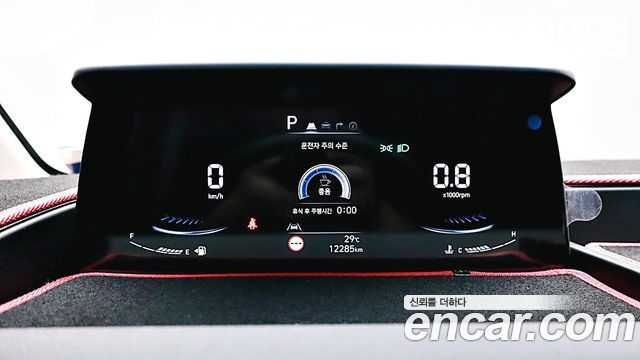 Hyundai Staria 2025 — photo 8
