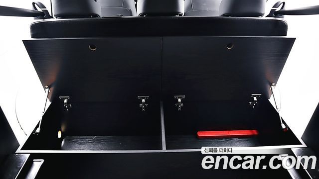Hyundai Staria 2025 — photo 15