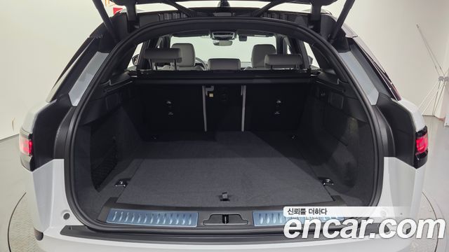 Land Rover Range Rover Velar 2026 — photo 10