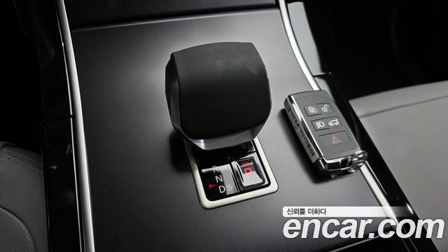 Land Rover Range Rover Velar 2026 — photo 13