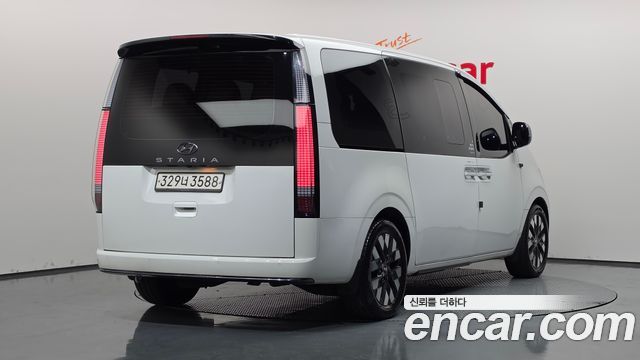 Hyundai Staria 2022 — photo 2