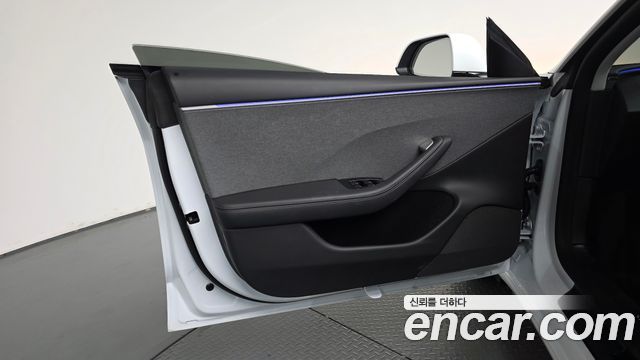 Tesla Model 3 2026 — photo 14