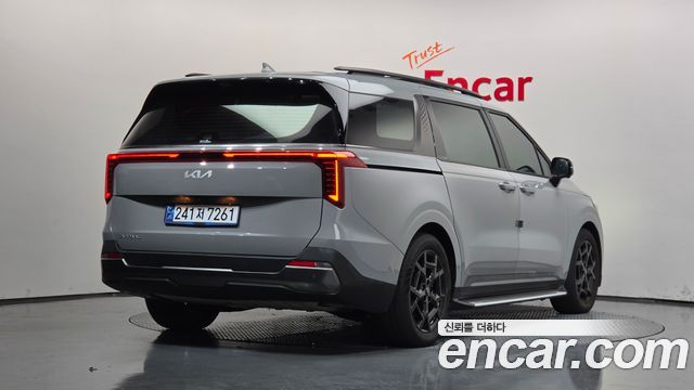 Kia Canival 2025 — photo 2