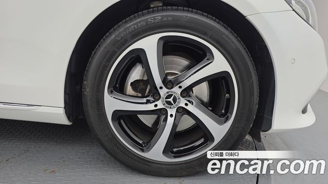 Mercedes-Benz E-Class 2020 — photo 5