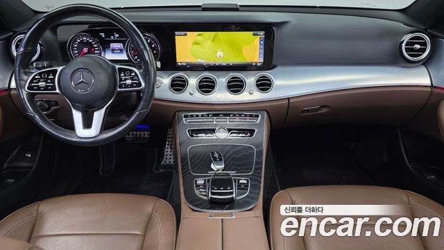 Mercedes-Benz E-Class 2020 — photo 10