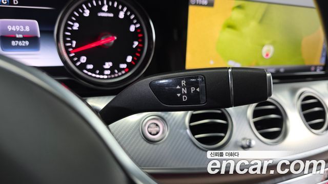 Mercedes-Benz E-Class 2020 — photo 12