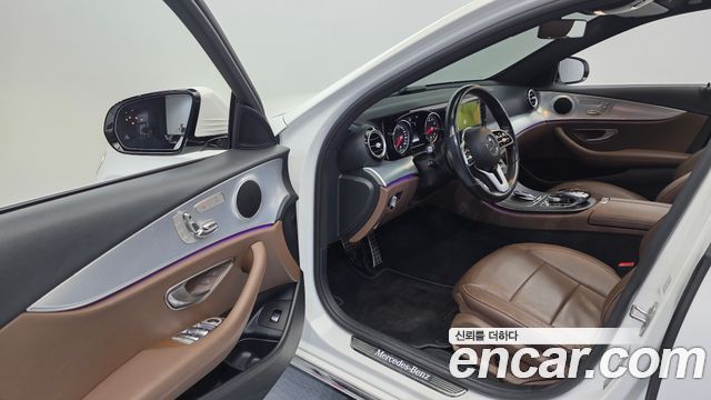Mercedes-Benz E-Class 2020 — photo 13