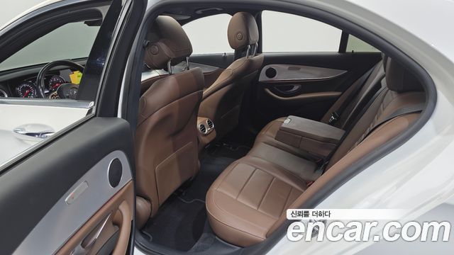 Mercedes-Benz E-Class 2020 — photo 18