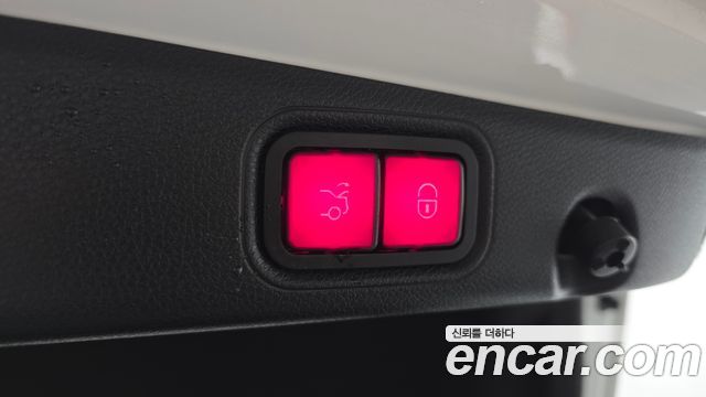 Mercedes-Benz E-Class 2020 — photo 23