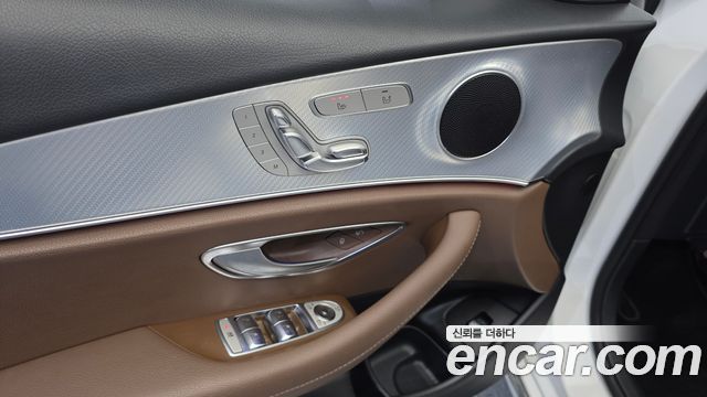 Mercedes-Benz E-Class 2020 — photo 25