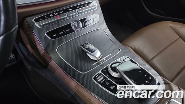 Mercedes-Benz E-Class 2020 — photo 26