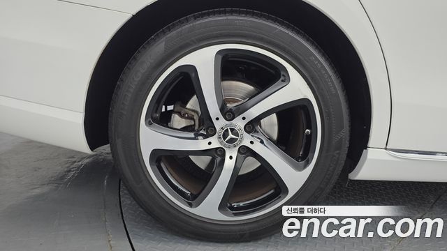 Mercedes-Benz E-Class 2020 — photo 7