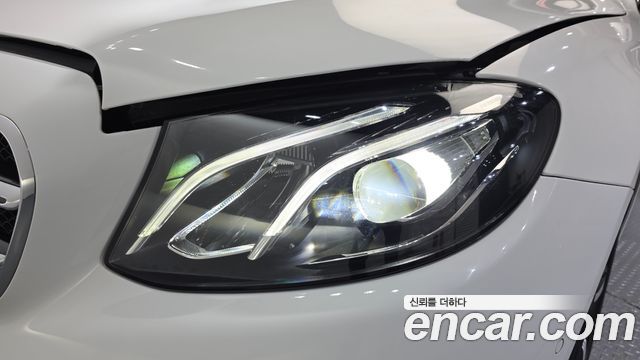 Mercedes-Benz E-Class 2020 — photo 8