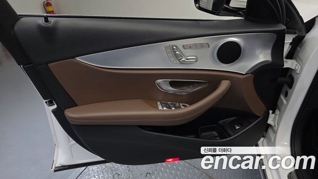 Mercedes-Benz E-Class 2020 — photo 14