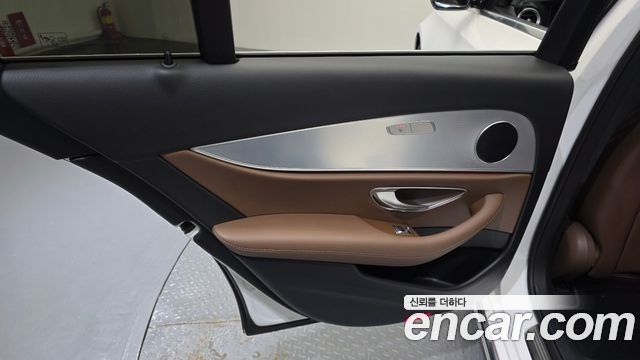 Mercedes-Benz E-Class 2020 — photo 15