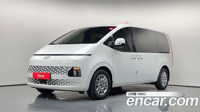 Hyundai Staria 2025 — photo 1
