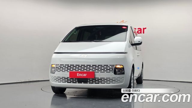 Hyundai Staria 2025 — photo 3