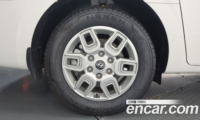 Hyundai Staria 2025 — photo 5