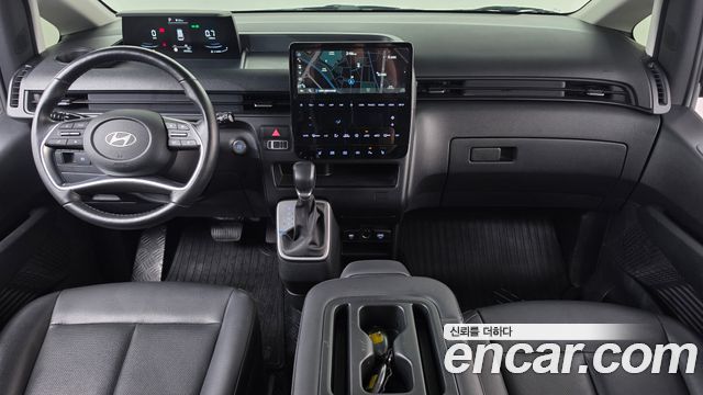 Hyundai Staria 2025 — photo 10