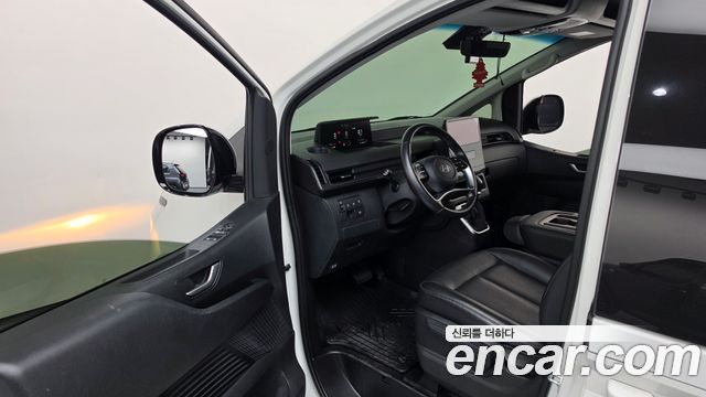 Hyundai Staria 2025 — photo 13