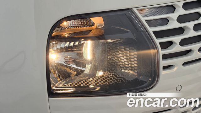 Hyundai Staria 2025 — photo 8