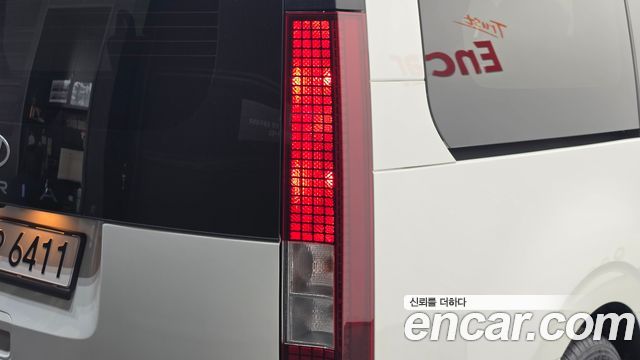 Hyundai Staria 2025 — photo 9