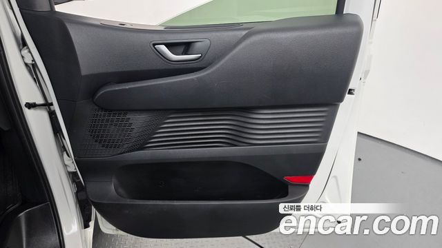Hyundai Staria 2025 — photo 14