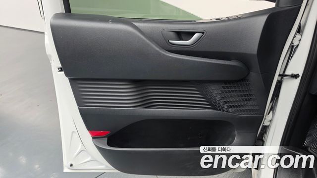 Hyundai Staria 2025 — photo 15