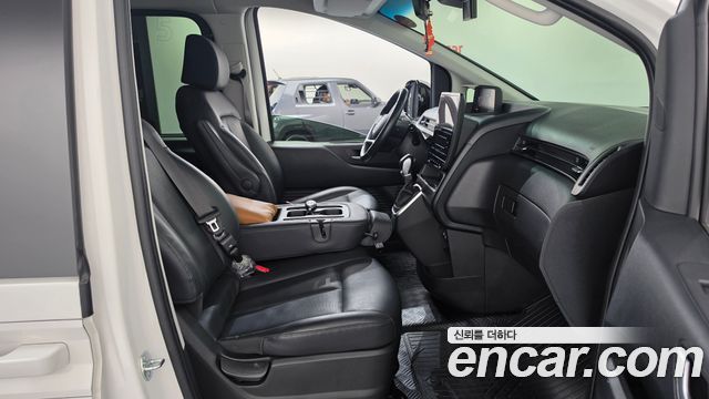 Hyundai Staria 2025 — photo 16