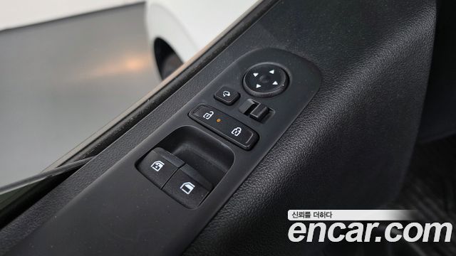 Hyundai Staria 2025 — photo 27