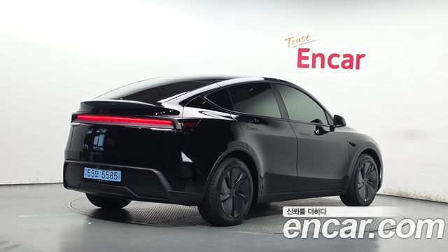 Tesla Model Y 2026 — photo 2